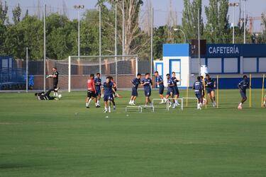 Juan Cruz ya entrena y abre la duda de si jugará ante el Oviedo