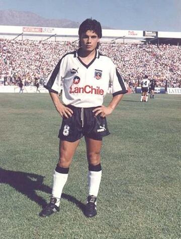 El ex central nacido en Colo Colo volvió al fútbol chileno para actuar por Universidad Católica, en 1997, luego de pasar por España y México. 