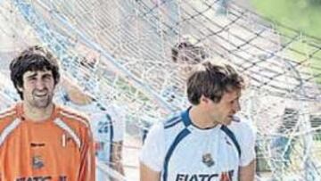 <b>A LO SUYO. </b>Los jugadores de la Real, a diferencia de los del Athletic, no quieren hablar más que de lo suyo, que es ganar en Pamplona.