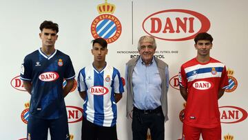 Dani Sánchez Llibre, con la base.