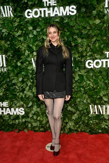 Shailene Woodley posa en la alfombra roja de los de los Gotham Awards 2024 celebrados en el Cipriani Wall Street de Nueva York.