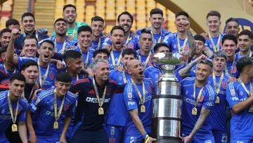 Futbol, Colo Colo vs Universidad de Chile.
Supercopa 2025
Los jugadores de Universidad de Chile celebran con la copa durante el partido por la Supercopa 2025 contra Colo Colo disputado en el estadio Santa Laura en Santiago, Chile.
14/09/2025
Jonnathan Oyarzun/Photosport
Football, Colo Colo vs Universidad de Chile.
2025 Supercopa
Universidad de Chile’s players celebrates with the cup during the Supercopa 2025 match against Colo Colo at the Santa Laura stadium in Santiago, Chile.
14/09/2025
Jonnathan Oyarzun/Photosport