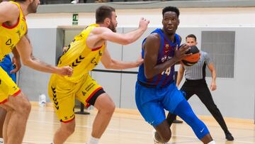 El Barça recurre a los habituales y Hayes para ganar en el estreno