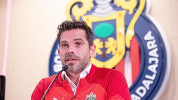 Prensa argentina, decepcionada por el inicio de Fernando Gago en Chivas