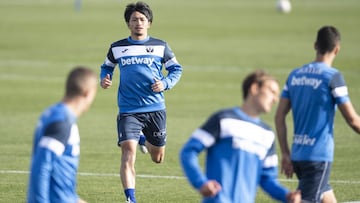 Gaku y Santos se entrenan y apuntan contra el Espanyol