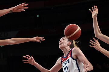 Breanna Stewart en el partido de semifinales entre Estados Unidos y Serbia. 