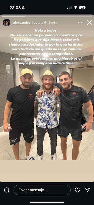 Los luchadores Ilia y Aleksandre Topuria posan junto a su amigo, el tambin luchador Merab Dvalishvili.