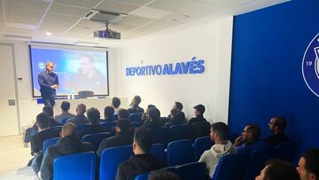 Charla de García Plaza.