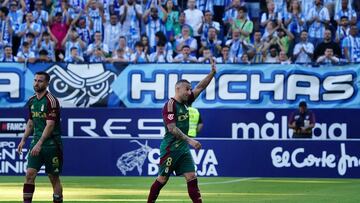 Cazorla fue aplaudido por La Rosaleda.