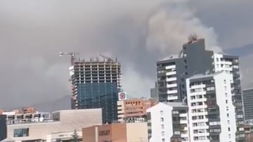 Santiago sigue en alerta por el incendio forestal en San Carlos de Apoquindo: ¡dramática escena!