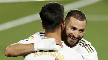 Benzema y Asensio celebran un gol frente al Valencia.