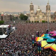 Ciudad de México: Sonideros no pararon ante la lluvia que cayó en el Zócalo y la contingencia ambiental