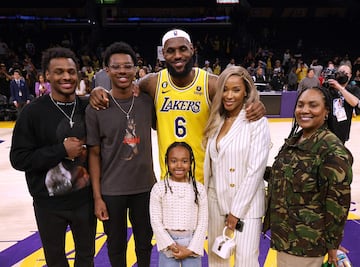 Conoce a la familia que el histórico jugador de baloncesto estadounidense, LeBron James, ha formado con su esposa, Savannah Brinson.