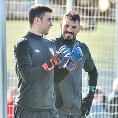 Cita fijada para revisar el contrato de Unai Simón