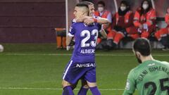 Djuka y Cumic, del Sporting, celebran un gol.