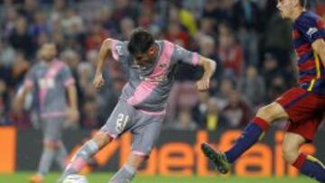 Jozabed disparando a portería contra el Barça.