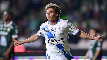 Alejandro Organista celebrates his goal 0-1 of Puebla during the 17th round match between Leon and Puebla as part of the Liga BBVA MX, Torneo Apertura 2025 at Nou Camp Stadium, on November 08, 2025 in Leon, Guanajuato, Mexico.