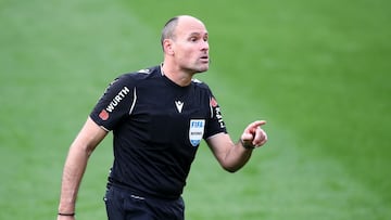 CADIZ, SPAIN - FEBRUARY 28: Match Referee, Antonio Mateu Lahoz reacts during the La Liga Santander match between Cadiz CF and Real Betis at Estadio Ramon de Carranza on February 28, 2021 in Cadiz, Spain. Sporting stadiums around Spain remain under strict 