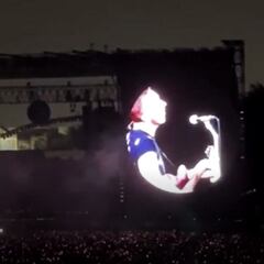 Coldplay recuerda a Juan Gabriel al cantar “Amor Eterno en CDMX”