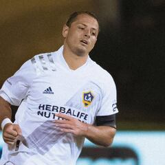 Barros Schelotto confiesa que Chicharito no está listo para jugar