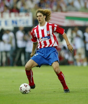 Jugó con el Atlético de Madrid la temporada 2002/03.