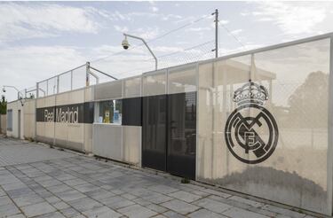 La explosión de la pandemia del Coronavirus frenó cualquier tipo de actividad, la deportiva incluida. Los blancos, que habían perdido el liderato tras caer en Sevilla ante el Betis (2-1), trabajaron en sus respectivos domicilios para mantener su estado físico. La orden era tajante: hay que estar preparados para cuando se regrese. Una máxima que mantiene Zidane con todos sus jugadores...