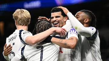 Soccer Football - UEFA Champions League - Tottenham Hotspur v Borussia Dortmund - Tottenham Hotspur Stadium, London, Britain - January 20, 2026 Tottenham Hotspur's Dominic Solanke celebrates scoring their second goal with teammates REUTERS/Dylan Martinez