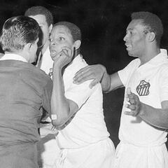 Pelé y el Chato Velásquez, el árbitro que lo echó en El Campín