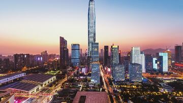 115 plantas en casi 600 metros de altura (599 para ser más exactos). Situado en Shenzhen, una ciudad en la costa sur de la provincia de Cantón de la República Popular China.