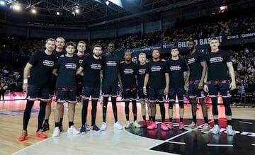 Camisetas en honor a Rigo, lesionado de gravedad en la rodilla por cuarta vez 