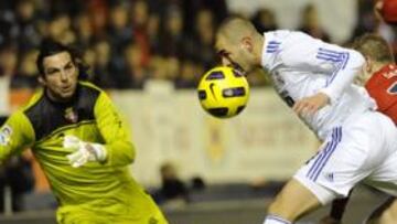 <b>FALTÓ EL FLEQUILLO.</b> Benzema rozó el gol cuando sólo habían transcurrido once minutos. Di María culminó un contragolpe poniendo con la derecha un balón en el corazón del área al que el francés no llegó por milímetros. Damiá mandó la pelota a córner.