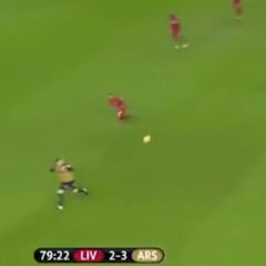Era especial y es una pena como está: el día que Özil dejó Anfield en trance con un simple control