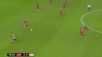 Era especial y es una pena como está: el día que Özil dejó Anfield en trance con un simple control