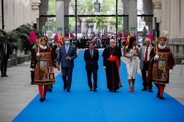 El embajador ucraniano en España, Serhii Pohoreltsev; el alcalde de Madrid José Luis Martínez-Almeida; el Cardenal arzobispo de Madrid, Carlos Osoro Sierra; la vicealcaldesa, Begoña Villacís; y el periodista Raul del Pozo.