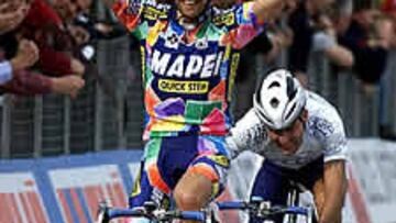 <B>DUELO ITALIANO.</b> Garzelli supera a Casagrande en la meta de Lieja.