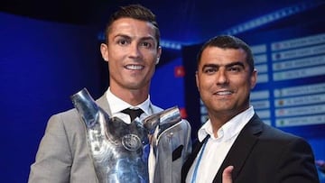 Cristiano Ronaldo con el premio The Best junto a su hermano mayor, Hugo Aveiro.