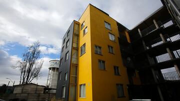 Santiago, 14 julio 2022.
El ministro de Vivienda, Carlos Montes, acompañado del alcalde de Recoleta, Daniel Jadue, anuncia el llamado a postulación de proyectos para la construcción, remodelación o adquisición de viviendas destinadas a arriendo a precio justo. Esta iniciativa busca disponer de un parque de viviendas públicas para arriendo bajo esta modalidad en el contexto del Plan de Emergencia Habitacional anunciado por el Gobierno.
Jonnathan Oyarzun/Aton Chile