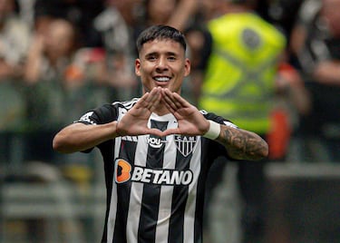 El volante, que regresó a La Academia tras cuatro años en Atlético Mineiro. El de Wilde, ciudad de Argentina en el partido de Avellaneda en la provincia de Buenos Aires, llega a cambio de 1,65 millones de euros.