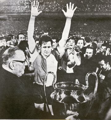 El 6 de mayo de 1970 el Feyenoord se midió al Celtic en la final de la Copa de Europa en el Stadio Giuseppe Meazza de Milán ante 50.000 espectadores. El equipo holandés ganó al escocés por 2-1 con goles de Rinus Israël y Ove Kindvall, Tommy Gemmell marcó el único tanto para los de Glasgow. 

