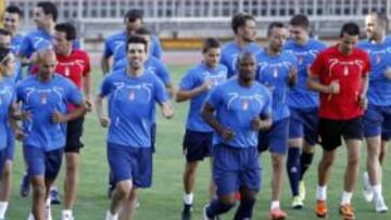 <b>PRIMER DÍA. </b>Anquela dirigió su primera sesión de trabajo como técnico del Granada. Conoció a los jugadores, los que ya estaban y los recién llegados. Ahora espera mucho trabajo por delante.