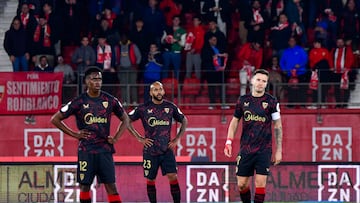 Lokonga, Saúl y Marcao, ante el Almería.