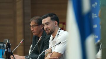 Ramón atendía a la prensa.