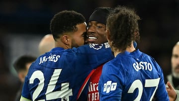 Caicedo’s challenge on Merino was followed by a red, but the hosts battled hard to a tie with the Gunners at Stamford Bridge.