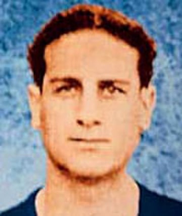 En la actualidad sigue siendo el cuarto máximo goleador histórico del S.S.C. Napoli. Jugó desde 1926 hasta 1937. Fue entrenador del Napoli en 1961.
