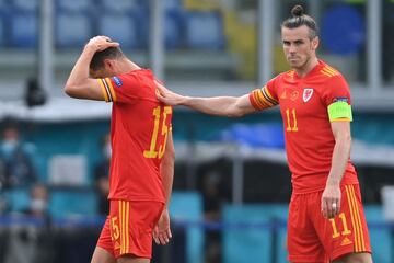 Gareth Bale y Ethan Ampadu