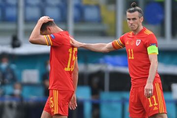 Gareth Bale y Ethan Ampadu 