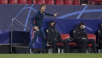 02 December 2020, Spain, Sevilla: Sevilla head coach Julen Lopetegui reacts on the sidelines during the UEFA Champions League Group E soccer match between Sevilla FC and Chelsea FC at Ramon Sanchez-Pizjuan Stadium. Photo: Daniel Gonzalez Acuna/ZUMA Wire/d