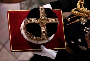 La corona de San Eduardo. Esta corona del siglo XVII se utiliza desde esta época en el día de la ceremonia de coronación del monarca británico correspondiente.