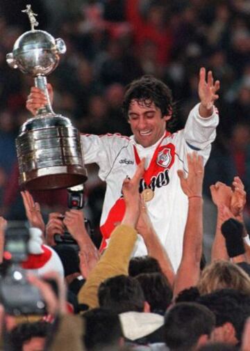 River Plate logró la Libertadores en 1986 y 1996. En 2011 descendió pero regresó un año después para ganar la Libertadores de 2015.