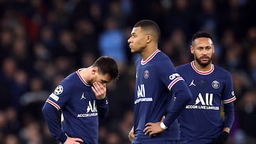 FILE PHOTO: Soccer Football - Champions League - Group A - Manchester City v Paris St Germain - Etihad Stadium, Manchester, Britain - November 24, 2021 Paris St Germain's Lionel Messi, Kylian Mbappe and Neymar looks dejected after Manchester City's Raheem Sterling scored their first goal Action images via Reuters/Carl Recine/File Photo